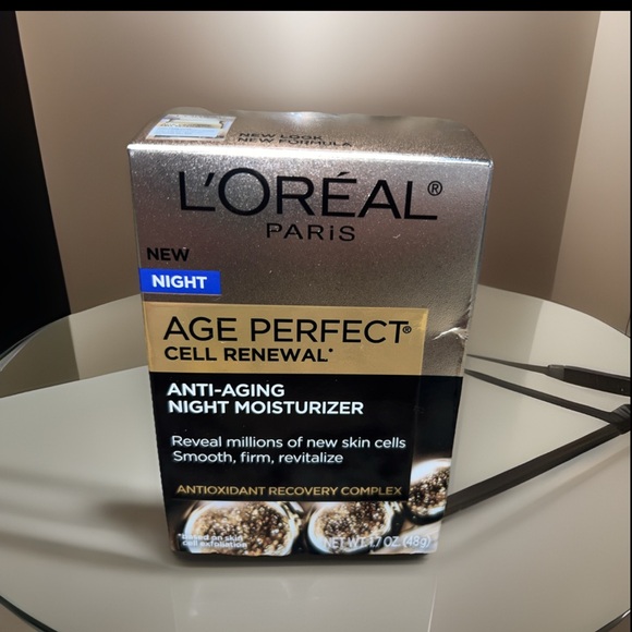L'Oreal Age Perfect Cell Renewal Set - Picture 2 of 16
